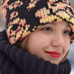 Шапка с цветочным узором