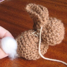 Зайчик из вязаного квадрата