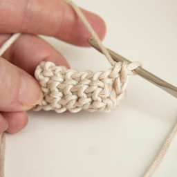 Вяжем крючком круглый прочный шнур