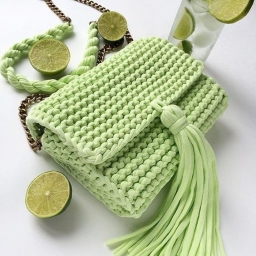 Сумочки из пряжи спагетти. Идеи