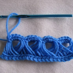 Вязанное кружево в технике брумстик