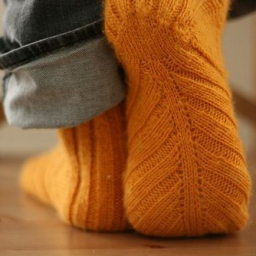 Носки, связанные по диагонали