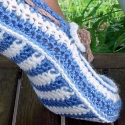 Вяжем тапочки-кеды.