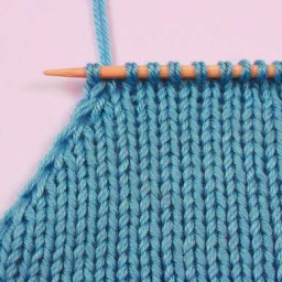 Убавления при вязании горловины