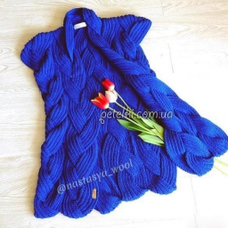 Роскошный кардиган из переплетённых кос. Вяжем спицами