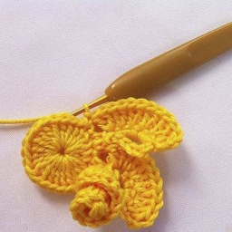 Интересный цветок крючком