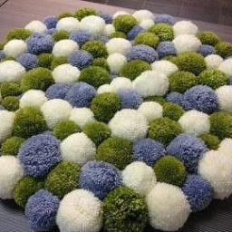 Коврик из помпонов.
