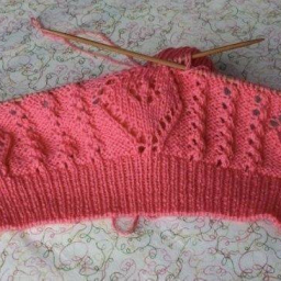 Роскошный пуловер спицами