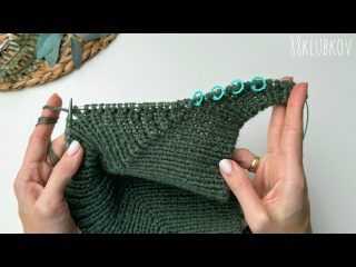 Точно такие в ЦУМе от 15000₽. Должна быть у каждой модницы - чепчик, косынка вязание спицами.