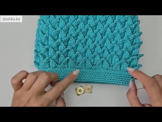 Сумка узором "Рыбья чешуя". Источник видеo: канал YouTube "Nitka kz".