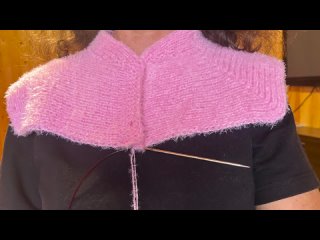 Вязаная кокетка украшает любую кофту