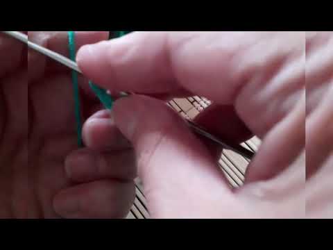 Набор петель из двух цветов. Разные варианты.