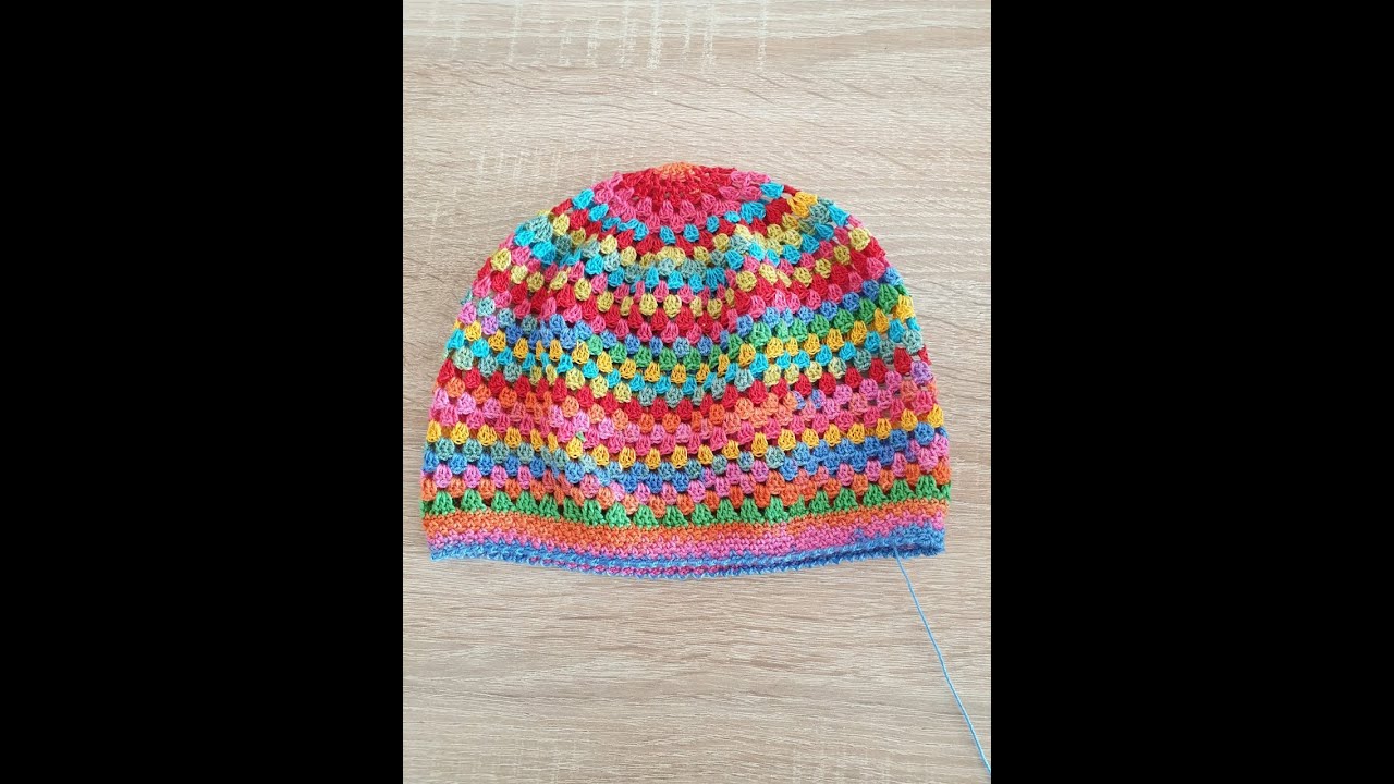 Детская шапочка, связанная крючком