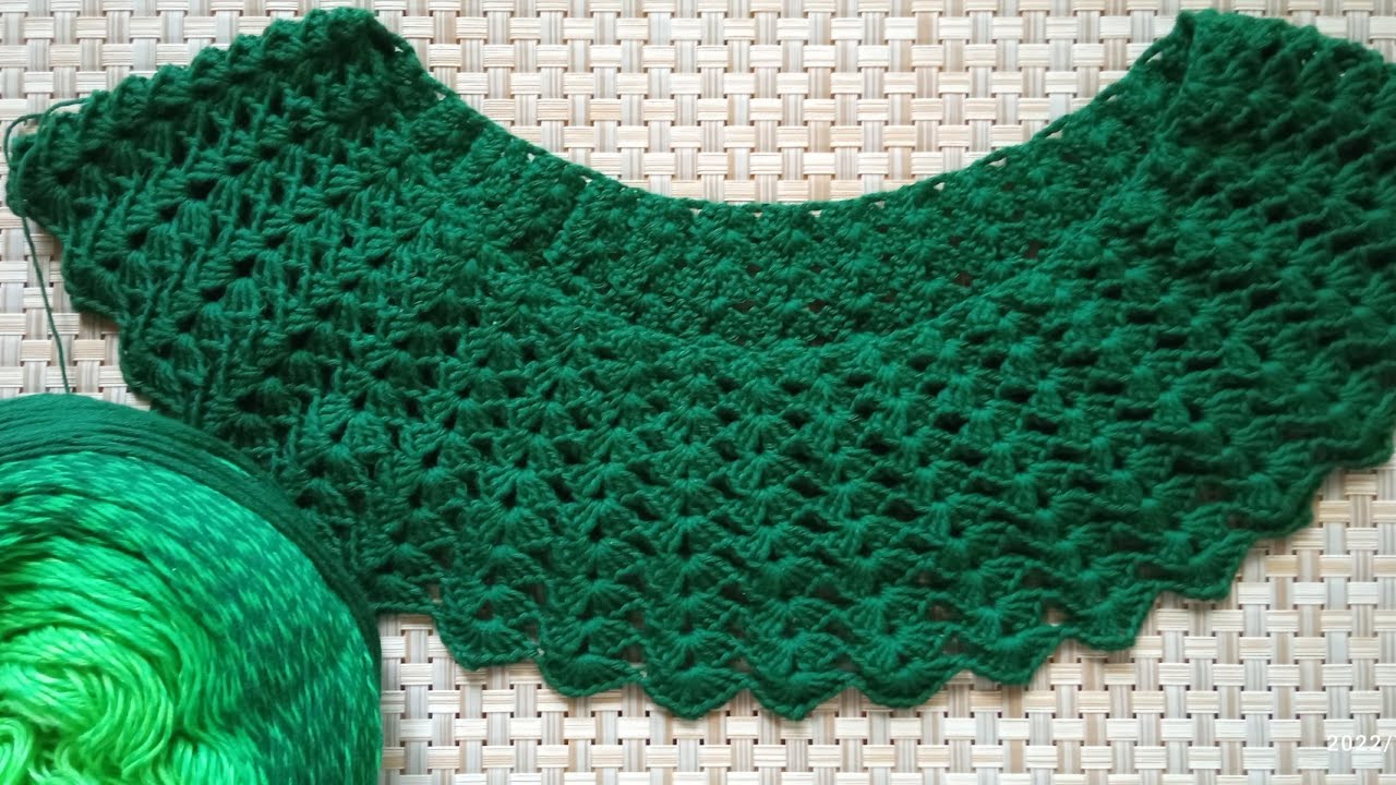 Топ круглой кокеткой крючком узором вееры