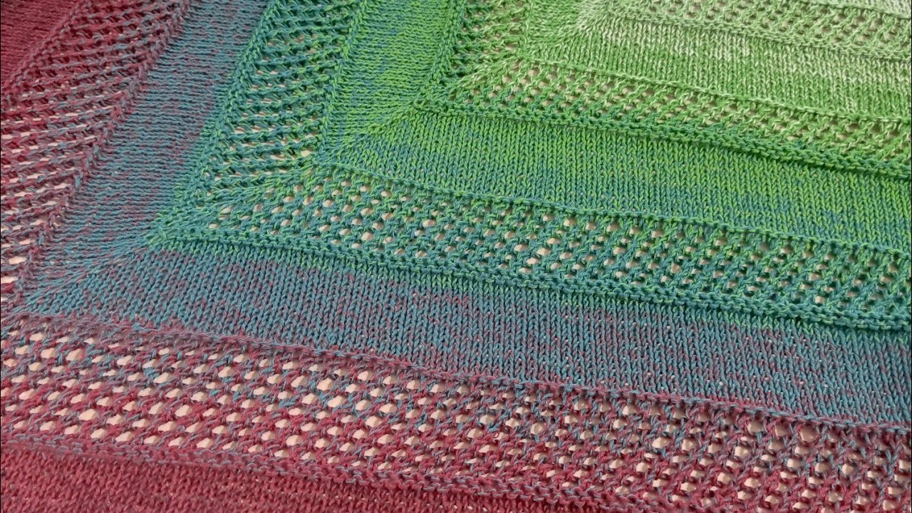 Вяжем треугольную шаль спицами