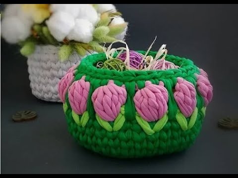 ​Корзинки с цветами тюльпанами клубничками крючком из трикотажной пряжи - идеи и схемы для вязания