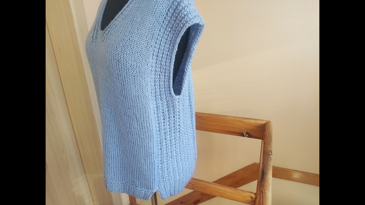 Жилет спицами для женщин с V- образной горловиной.